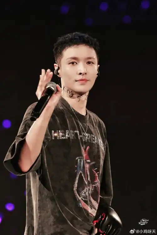 张艺兴帅成这样啊啊啊!