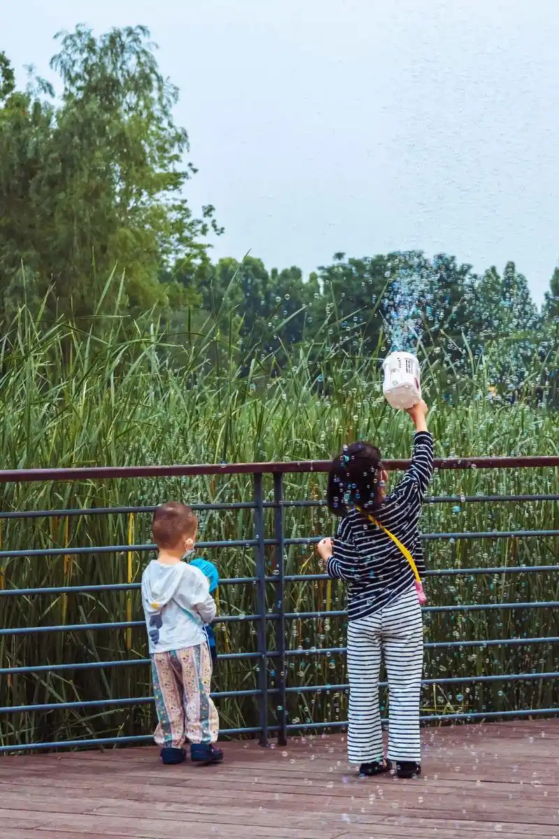 小朋友,节日快乐哈!这是昨天拍摄于北龙湖的一组照片,两位小朋 - 抖音