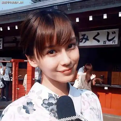 杨颖15岁在日本的照片被翻出,满身风尘味,网友惊呼:难怪能驾驭疯马秀