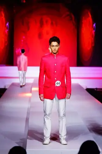 早在2013年,仅18岁许凯参加了我们的"中国(广州)国际模特大赛",在全国