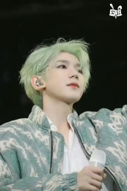 王源头发染了七个半小时