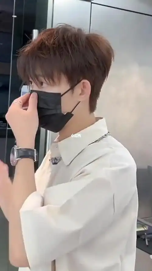 男士发型超级帅的韩式少年感凌乱微分发型