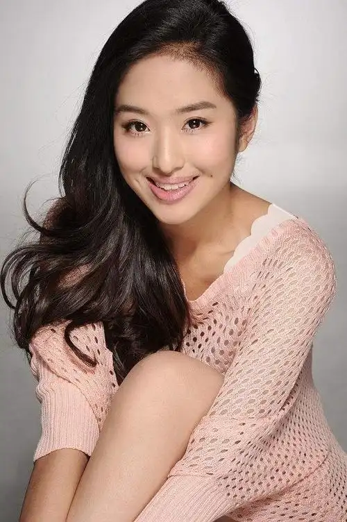 杨采钰,中国内地女演员,1992年9月28日出生.