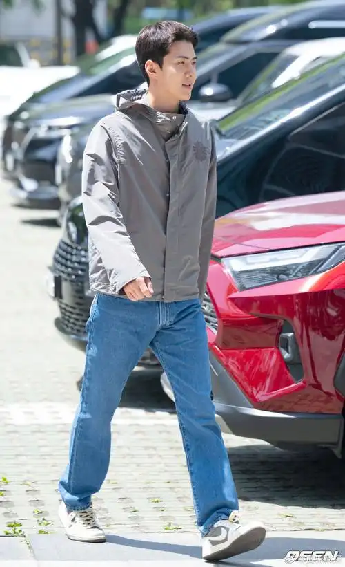 黑短发清爽大帅哥这是什么冻龄男高状态也太好了吧吴世勋超话exo超话