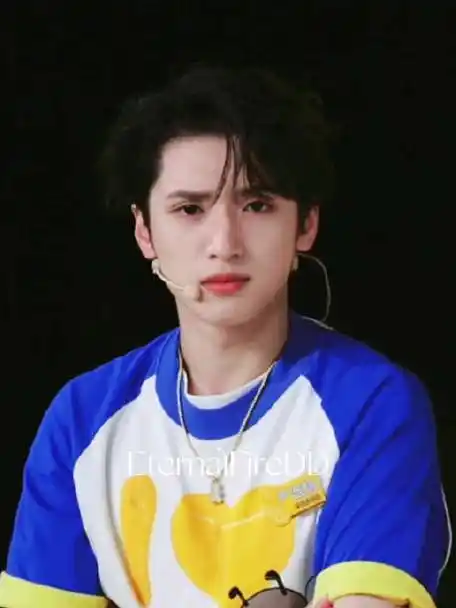 严浩翔康师傅冰红茶品牌代言人##时代少年团夏日清爽穿搭