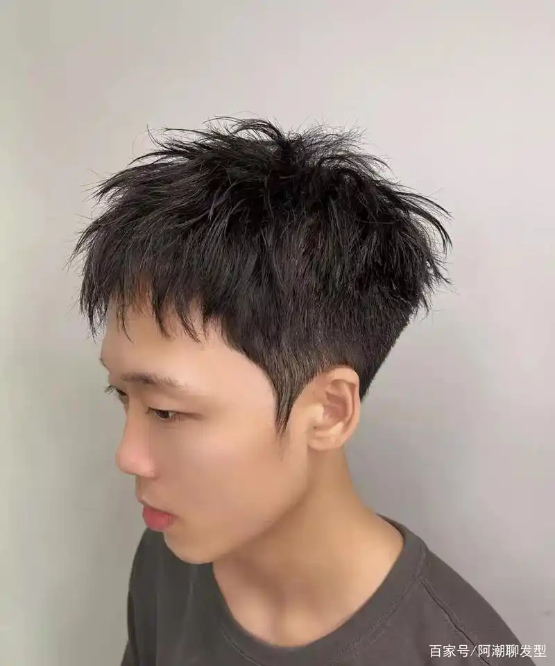 年底男生发型咋样剪才好看?试试这3款,剪完能让你颜值翻倍!