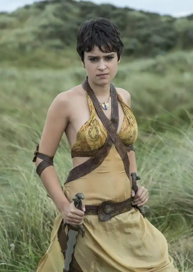 8,红毒蛇的女儿特蕾妮n野性,危险,在监狱里诱惑多隆的一幕非常经典.