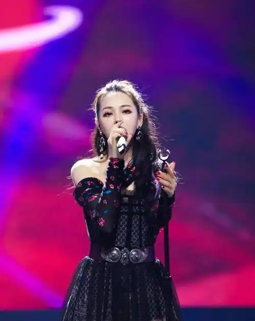 乘风破浪的姐姐又变得好看了毒舌点评solo见真章