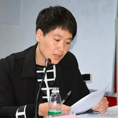 李华一女士讲解第一版块"依法登记和接受监管"和第五版块"信息公开