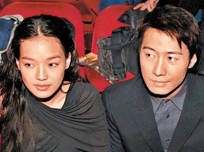 48岁舒淇正式补办婚礼,中式婚纱仅千元,男方邀众星到场见证