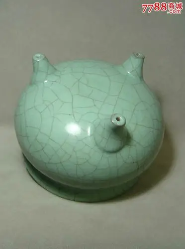 清代乾隆官窑双耳三足炉