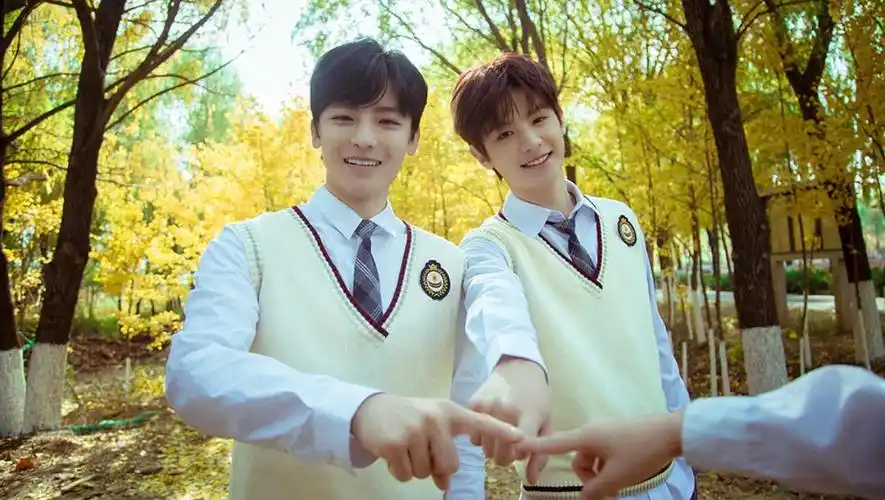 分不清黄明昊和侯明昊同框多图