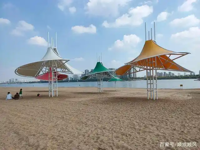 临沂阳光沙滩乐园国家级水利风景区有国内最大的淡水沙滩浴场