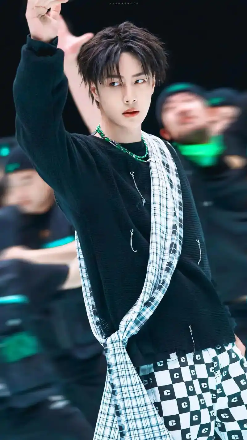 王一博这就是街舞4 绝了博哥99你的美貌无法用语言形容#王 - 抖音