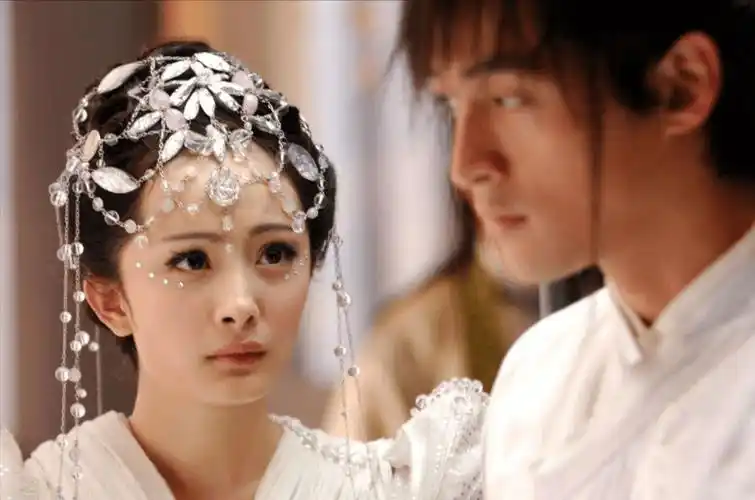 众所周知,杨幂凭借黄晓明版《神雕侠侣》而受到关注.