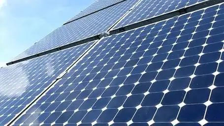 太阳能电池板的工作原理是基于哪种光线