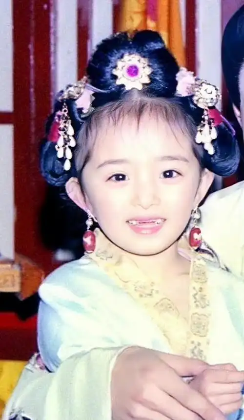 杨幂#杨幂童年照片,从小美到大@杨幂