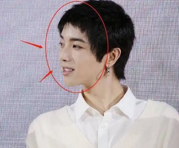 华晨宇闭关后难得现身,出席活动生图流出,这状态我没有看错吧?