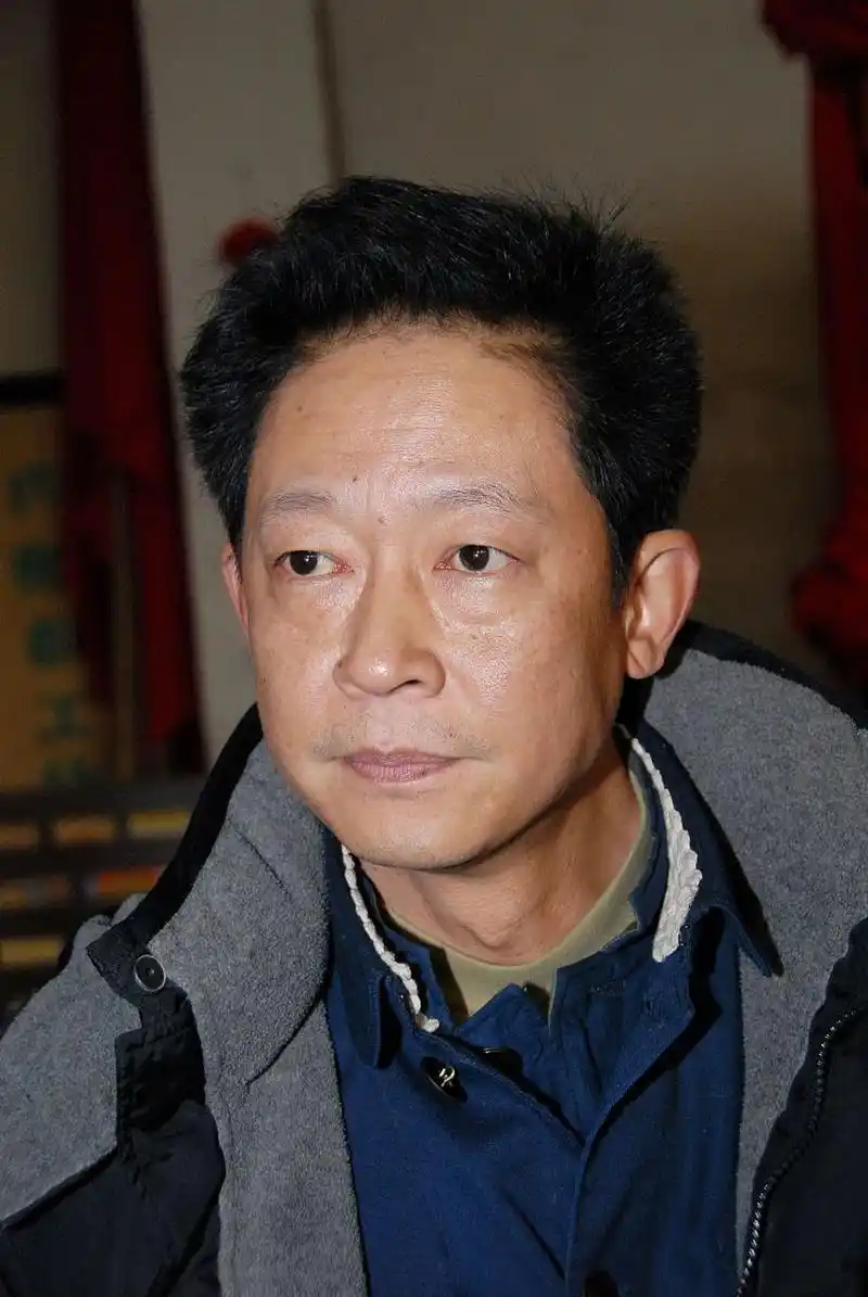 王志文说:"人一旦历练到不想说话,不想争辩,不想巴结,不想讨好任何人