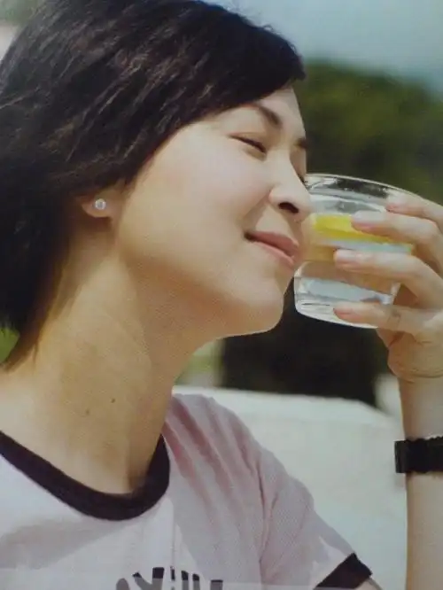 52岁苏玉华承认已婚酒店度新婚夜她说想起来都甜蜜幸福