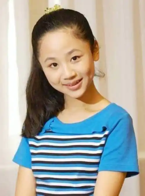 杨紫无滤镜高清怼脸照片网红味十足,网友吐槽像《司藤》里的白英