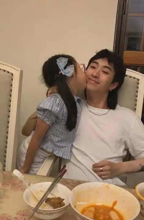 哈利是她和前夫庾澄庆的儿子,米粒是她和现任丈夫秦昊的女儿.