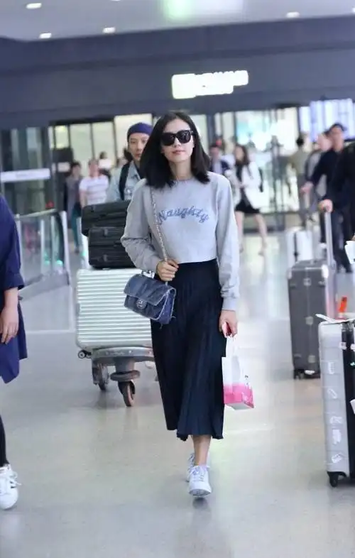 卫衣也能穿出优雅感女神高圆圆亲身示范卫衣的气质穿搭美爆了