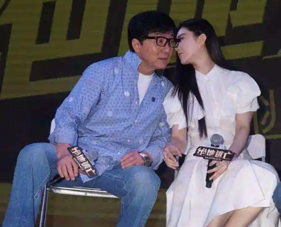 成龙和范冰冰4张亲密照