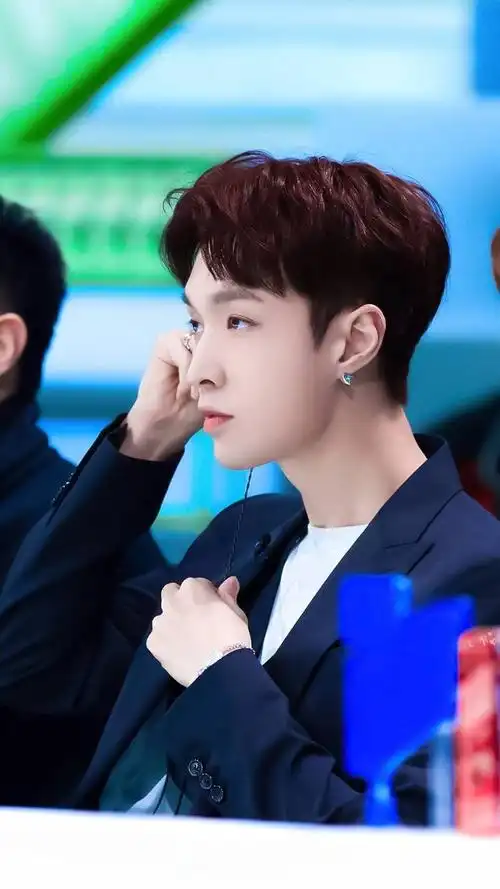 张艺兴 190121青春有你