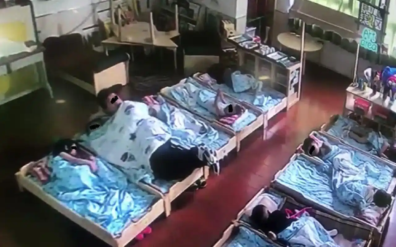 包头一幼儿园男教师疑似多次猥亵儿童被警方控制