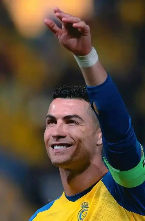 之路——克里斯蒂亚诺·罗纳尔多在足坛的辉煌表现_的足球_球员_比赛