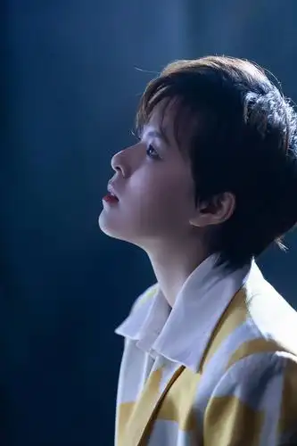 sunnee杨芸晴的个人首张专辑《天气:晴》一经发行,上线当日销量即破