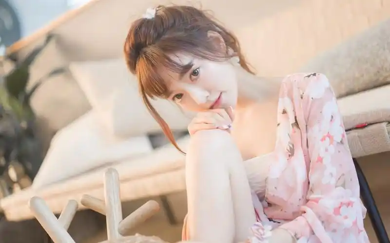 清纯美女居家高清桌面壁纸