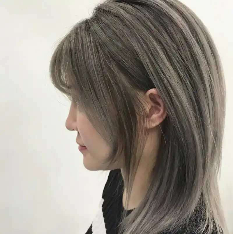 40岁女人染发,这四个颜色不要轻易试,显老还俗气,尤其是第四个