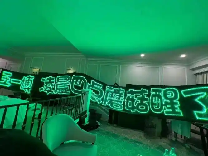 跟新粉普及一下我们家的灯牌97绿海#王一博#的专属应援色哦