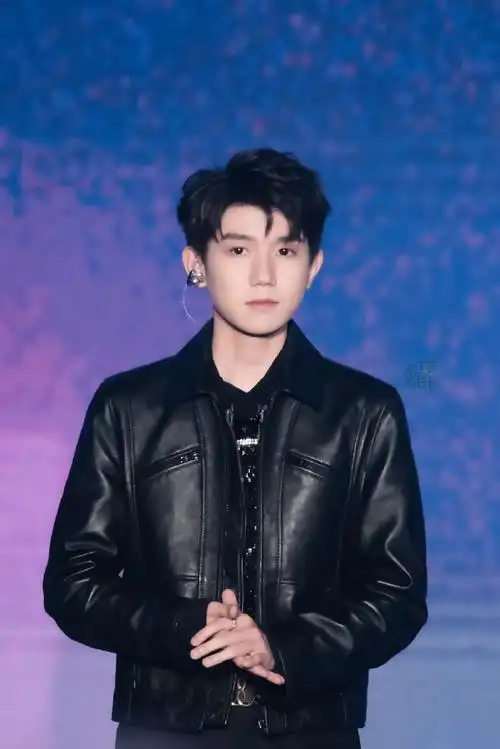 王源超话左看右看上看下看,每一处的绿海都很好看98@tfboys-王源