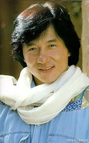 成龙豪宅司法拍卖被撤回:一亿两千万竟要打水漂?