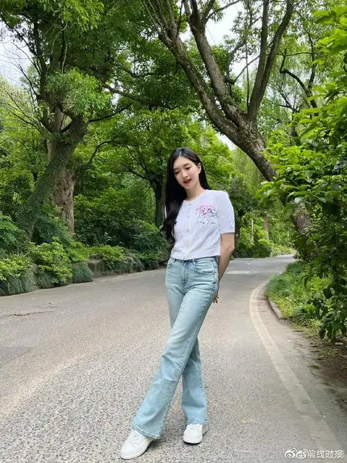 腿可以分我点嘛#江疏影初夏随拍