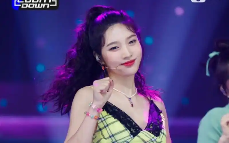 【朴秀荣】210826mcd《pose》打歌舞台直拍_哔哩哔哩_bilibili