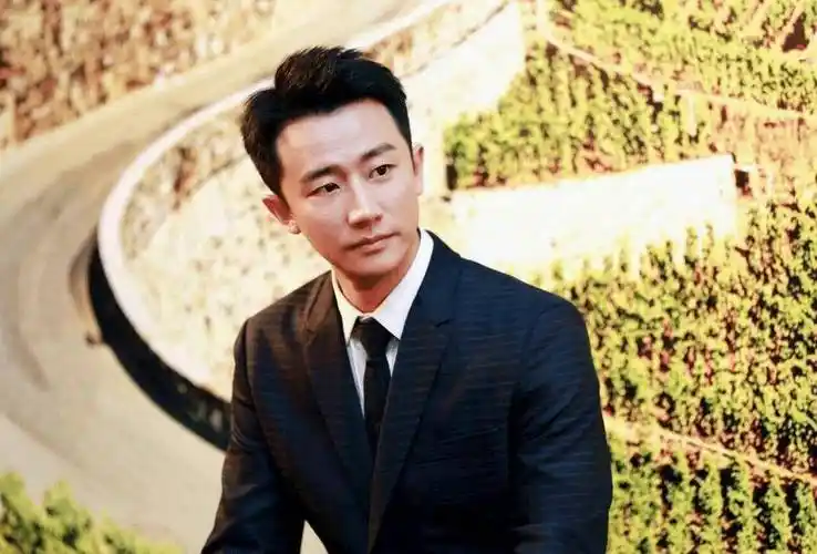 原创黄轩身上有一种不同于常人的稳重不争不抢不急不躁