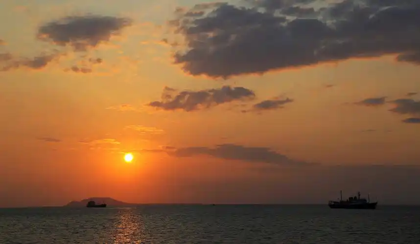 三亚海上观落日