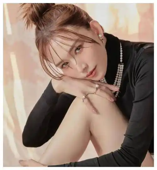 49岁林志玲近照曝光穿露腰装秀辣妈身材状态满满美貌不输从前