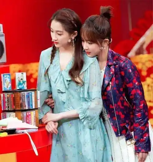 原创关晓彤撞上杨紫总算知道什么是稚嫩今天看看他们的同台穿搭