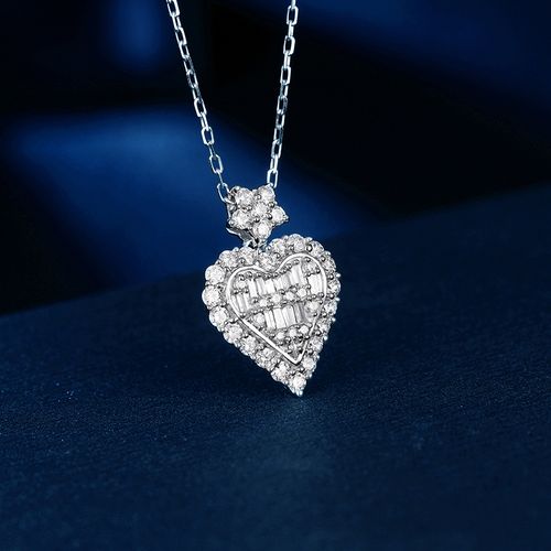 项链宝创1克拉钻石心形18k白金方钻吊坠情人节颈饰