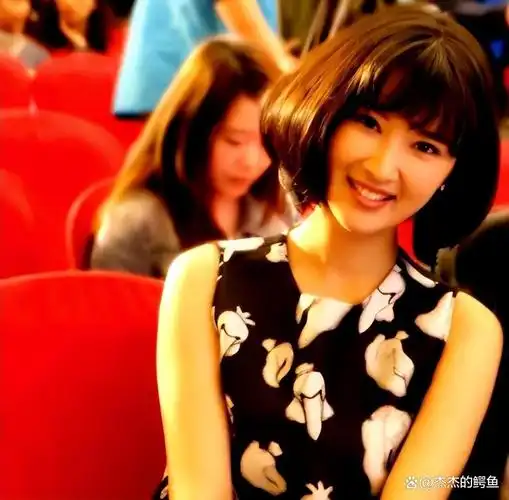 标题演员奚望在继父刘之冰的支持下离婚她与女儿的现状如何