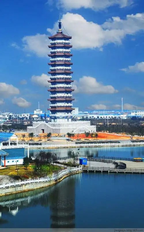 江西省抚州市各地高大宝塔吸人眼球