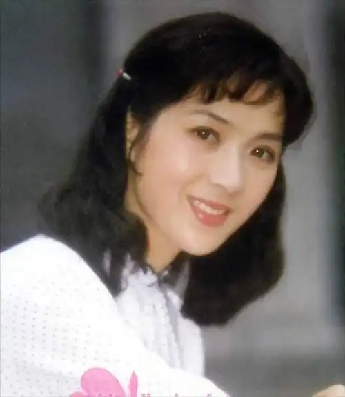 一提到上个世纪七八十年代惊艳了时光的女明星,69岁的龚雪一定榜上有