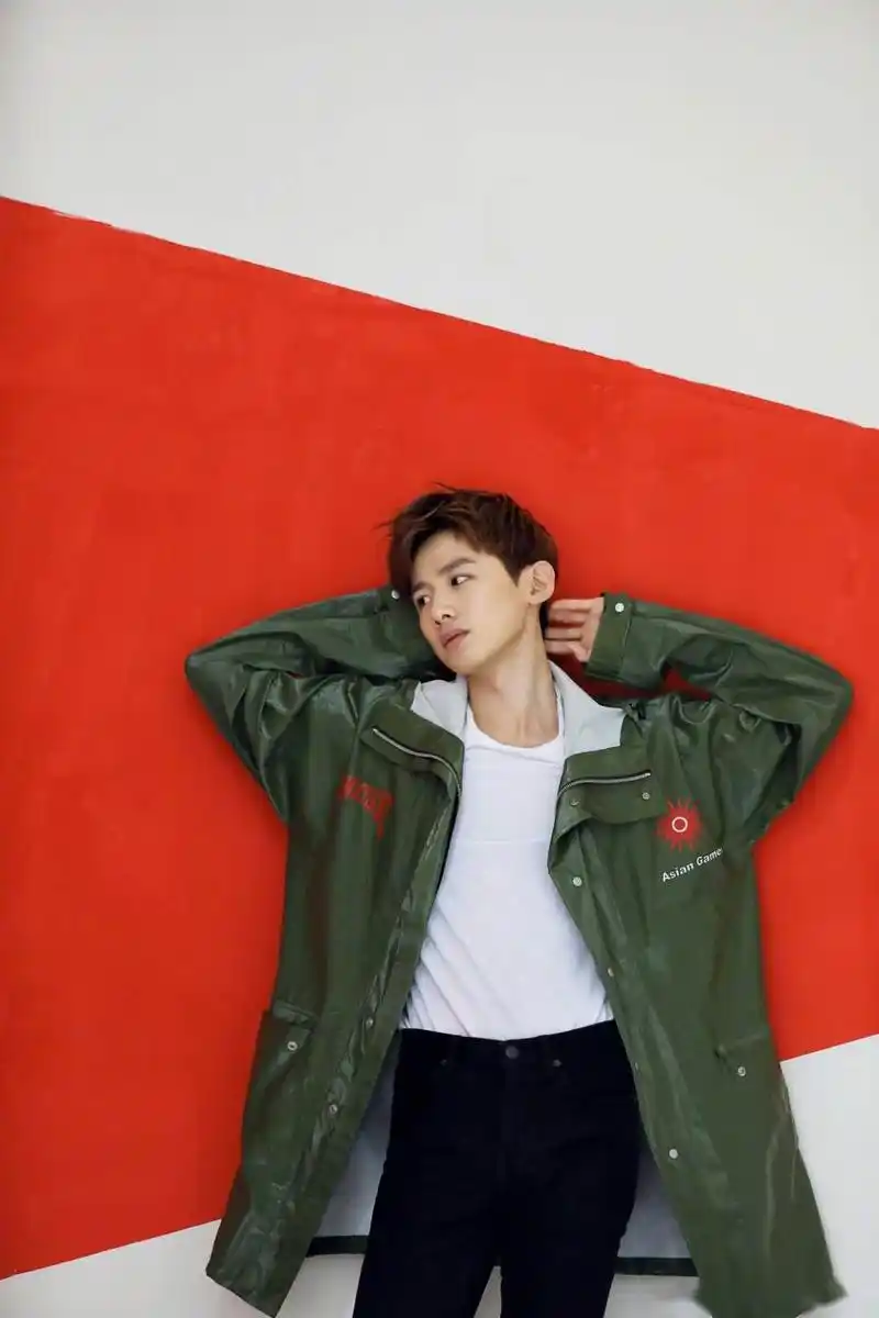 演员白敬亭24岁生日快乐!