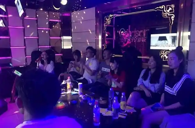 ktv被年轻人抛弃,却成为中老年人"新宠儿",怎么回事?