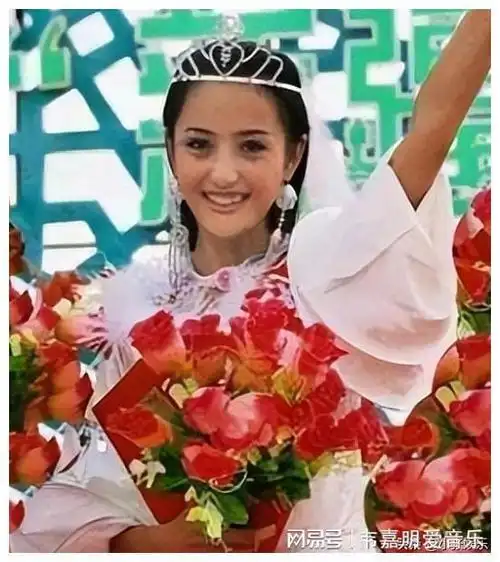 佟丽娅的中学和高中时期照片,简直就是美的代名词.